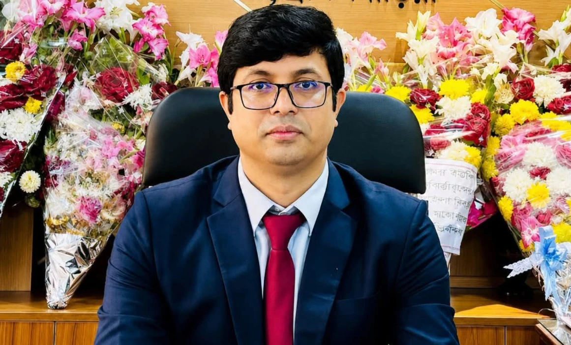 খাল পুনঃখনন শেষে ৭৮ লাখ ৬৮ হাজার টাকা সরকারি কোষাগারে ফেরত দিলেন ইউএনও