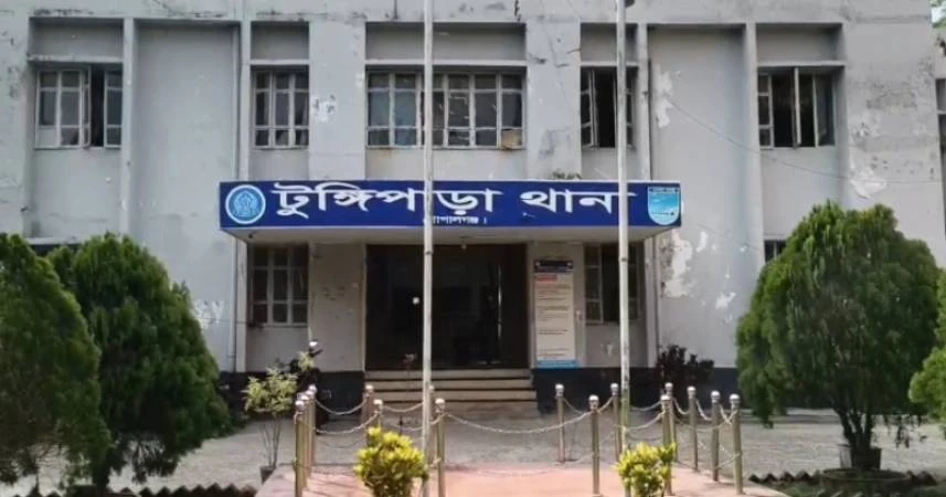 টুঙ্গিপাড়ায় ‘৩৬ জুলাই’ স্মারক তোরণে আগুন, ৭৫ জনকে আসামী করে মামলা
