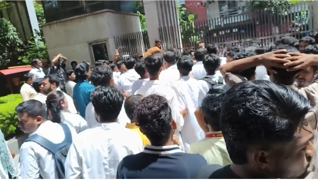 উত্তরায় শহীদ মনসুর আলী মেডিকেলে উত্তেজনা, ড্যাব নেতাকর্মীদের সঙ্গে সংঘর্ষের অভিযোগ
