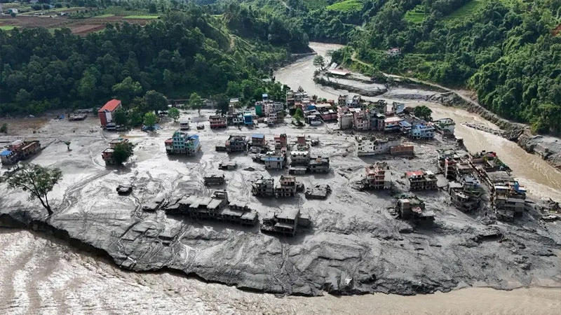 নেপালে দীর্ঘ হচ্ছে লাশের সারি, মৃতের সংখ্যা পৌঁছাল ৩৩২ জনে