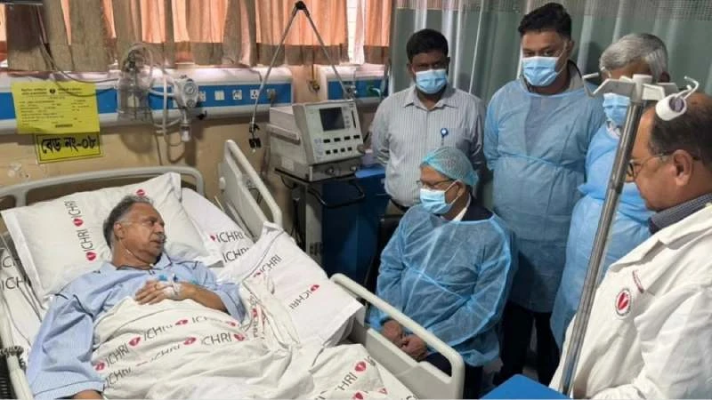 অসুস্থ জ্বালানিমন্ত্রীকে দেখতে হাসপাতালে গেলেন রাষ্ট্রপতি