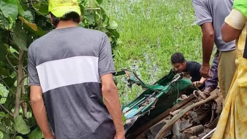 সিএনজি-কাভার্ড ভ্যানের মুখোমুখি সংঘর্ষ, নিহত ৩