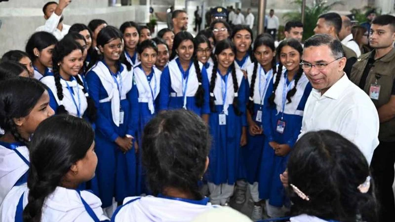 সংসদে আসা শিক্ষার্থীদের ডেঙ্গু প্রতিরোধের নির্দেশনা প্রধানমন্ত্রীর