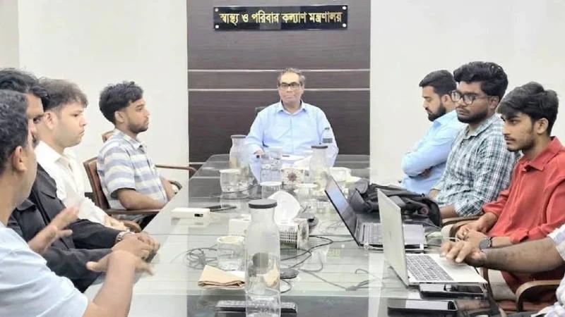 ডেঙ্গু মোকাবিলায় কনটেন্ট ক্রিয়েটরদের পাশে চায় স্বাস্থ্য মন্ত্রণালয়