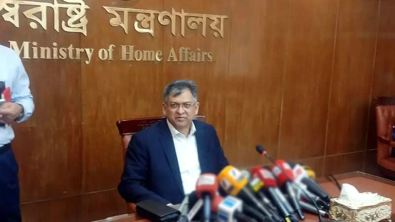 এ পরিস্থিতি মোকাবিলায় সমাজের সব সচেতন নাগরিকের দায়িত্ব রয়েছে: স্বরাষ্ট্রমন্ত্রী
