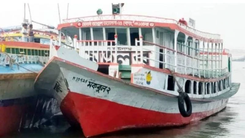 লঞ্চ থেকে নদীতে পড়ে যুবক নিখোঁজ, তিন ঘণ্টায়ও আসেনি উদ্ধারকারী দল, আটক ২