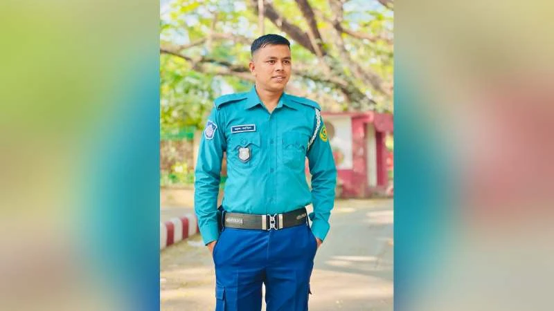 চট্টগ্রামে ছিনতাইকারী গ্রেফতারের চেষ্টাকালে  বাস  ধাক্কায় এক পুলিশ সদস্য নিহত