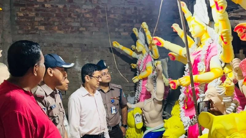নবীনগরে দুর্গাপূজার নিরাপত্তা নিশ্চিতে পূজামণ্ডপ পরিদর্শন করলেন পুলিশ সুপার