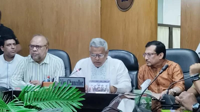 রাবিতে সাংবাদিক পেটানোর ঘটনায় ৪ জনের ছাত্রত্ব বাতিলের সুপারিশ