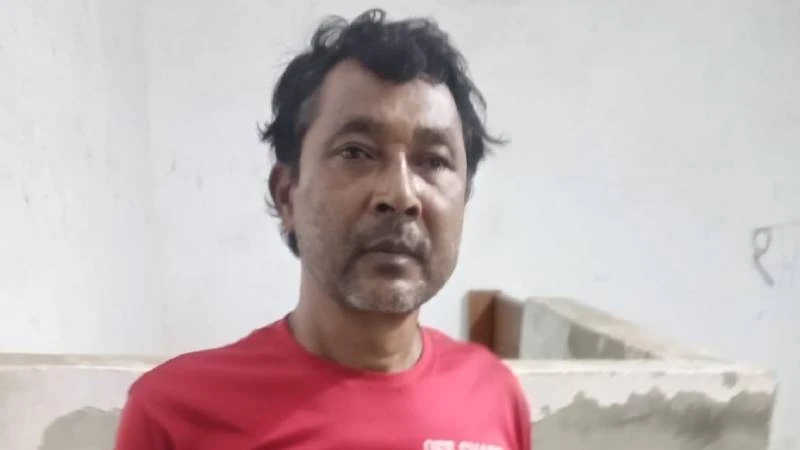 ফেসবুকে নবীজিকে নিয়ে কটূক্তির অভিযোগ, যুবককে ধরে পুলিশে দিল জনতা