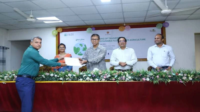 জলবায়ু সহনশীল ভাসমান বেড কৃষিতে প্রশিক্ষণ পেলেন ২৫ কর্মকর্তা