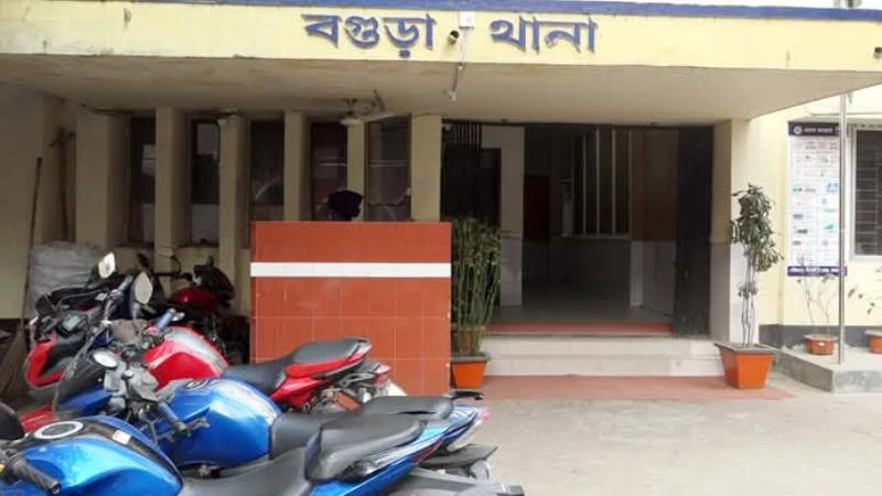 বগুড়ায় কিশোর গ্যাং নিয়ন্ত্রণে পুলিশের আরও কঠোর হওয়া জরুরি