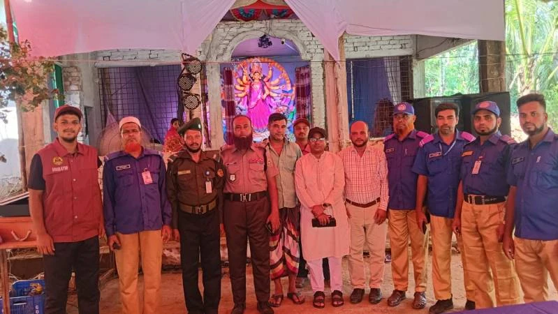 চরাদী ইউনিয়নের বিভিন্ন পূজামণ্ডপ পরিদর্শন করলেন প্রশাসক