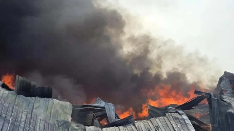 গাজীপুরে পোশাক কারখানায় আগুন, নিয়ন্ত্রণে ফায়ার সার্ভিসের ৮ ইউনিট