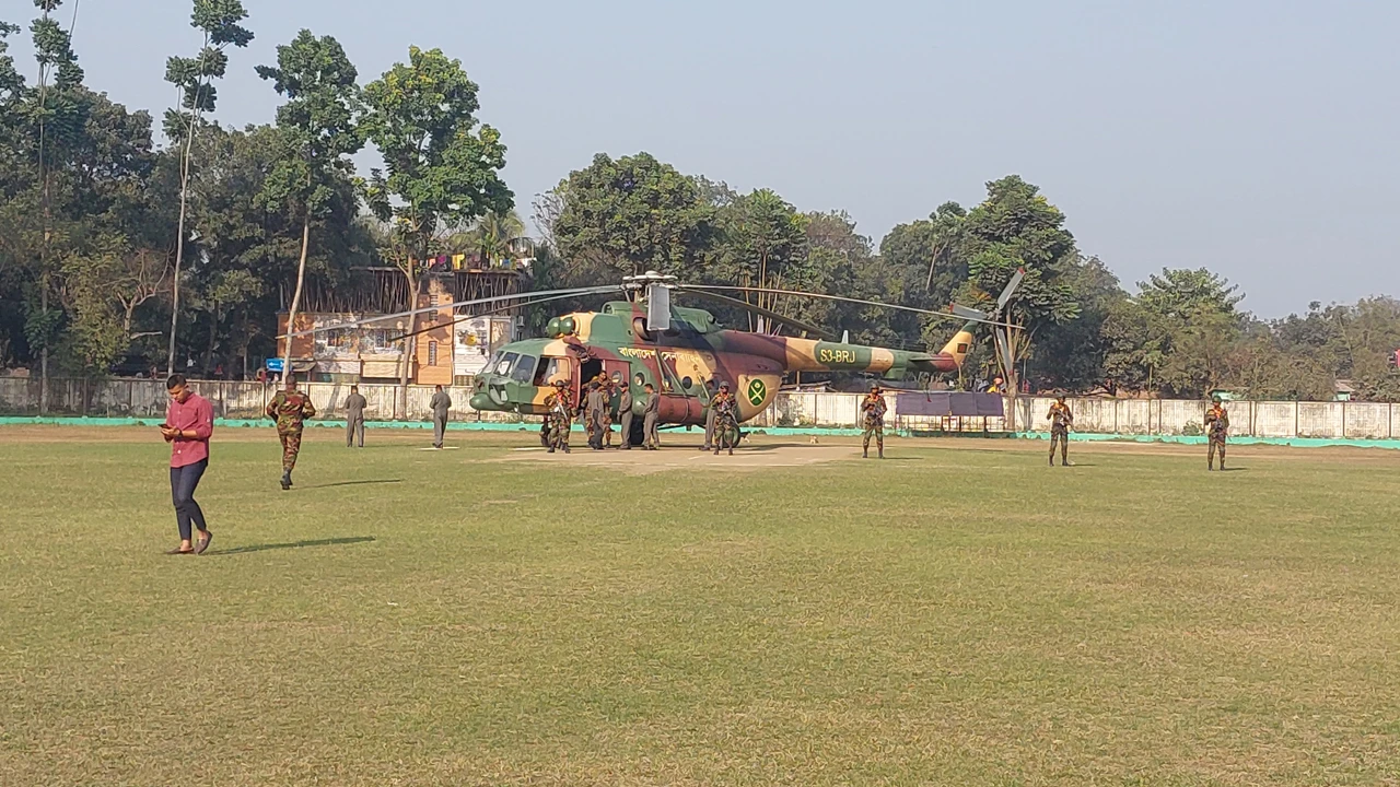 নির্বাচনী বিশৃঙ্খলা ঠেকাতে ঠাকুরগাঁওয়ে সেনাবাহিনীর বিশেষ কমান্ডো মহড়া