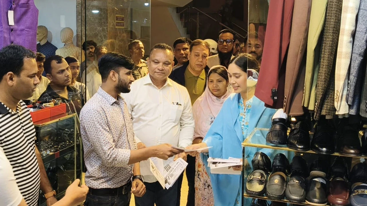 বাবার পক্ষে গণসংযোগে নামলেন জাইমা রহমান