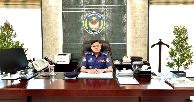 ভঙ্গুর সময়ের পুলিশ পুনর্গঠনে মানবিক নেতৃত্বের দৃষ্টান্ত গোলাম রসুল