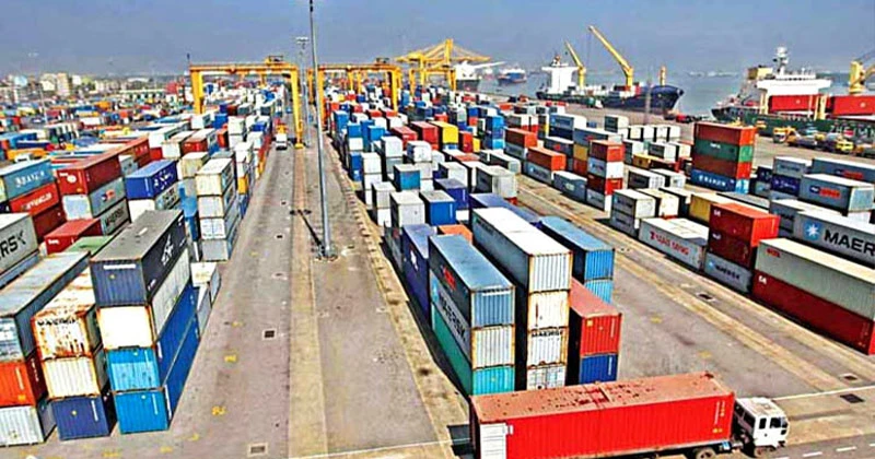 ৮ হাজার কোটি টাকার পণ্য বন্দরে আটকে আছে