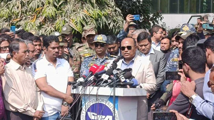 বিশৃঙ্খলা করলে আইনি ব্যবস্থা নেওয়ার হুঁশিয়ারি বন্দর চেয়ারম্যানের