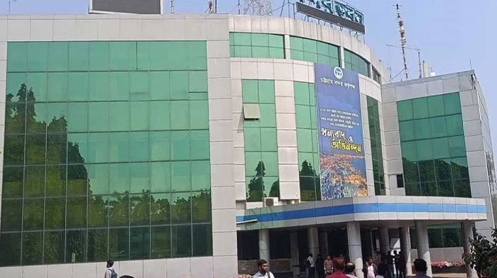 চট্টগ্রাম বন্দরে আন্দোলনে জড়িত ৬ জনকে ডিবি পরিচয়ে তুলে নেওয়ার অভিযোগ