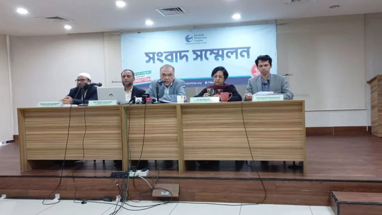 ইসি-সরকারের সমন্বয়হীনতায় ঝুঁকিতে জুলাই অভ্যুত্থানের ম্যান্ডেট: টিআইবি