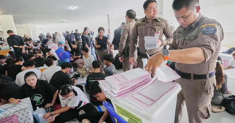 থাইল্যান্ডে আজ নির্বাচন ও গণভোট