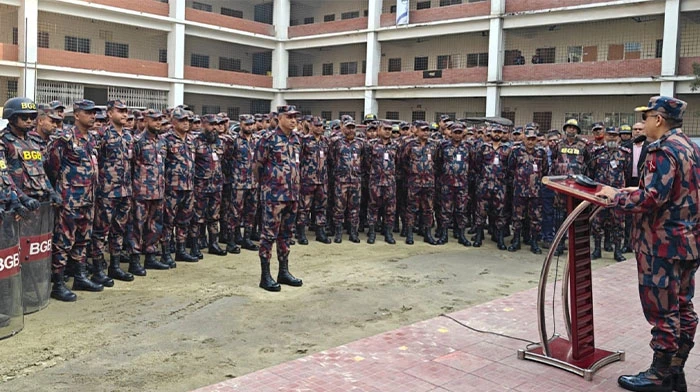 যেকোনো নাশকতা ও বিশৃঙ্খলা সৃষ্টির অপচেষ্টা দৃঢ়তার সাথে প্রতিহত করার নির্দেশ বিজিবি মহাপরিচালকের