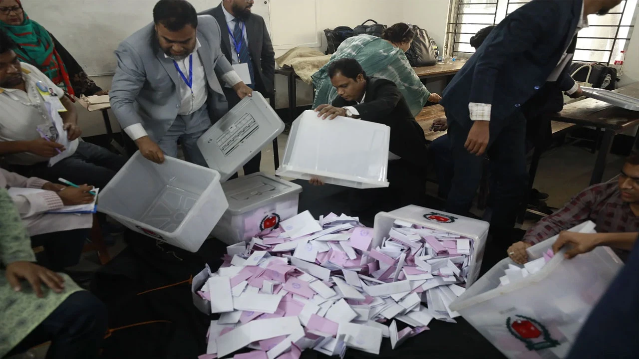 ভোট গণনা শুরু, ২৯৯ আসনে ফলাফলের অপেক্ষা