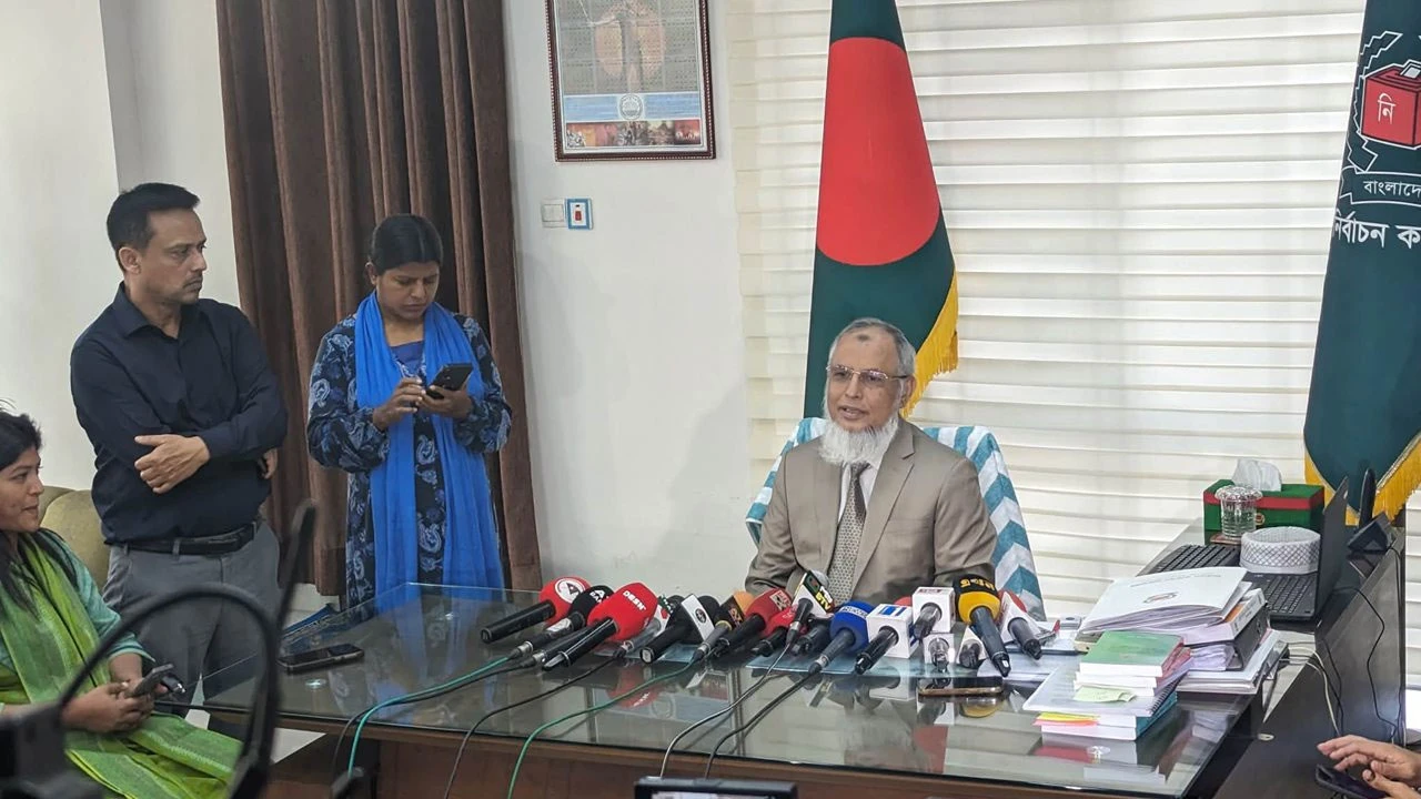 আদালতের নির্দেশ পেলে ভোট পুনর্গণনার সিদ্ধান্ত নেওয়া হবে: ইসি আনোয়ারুল