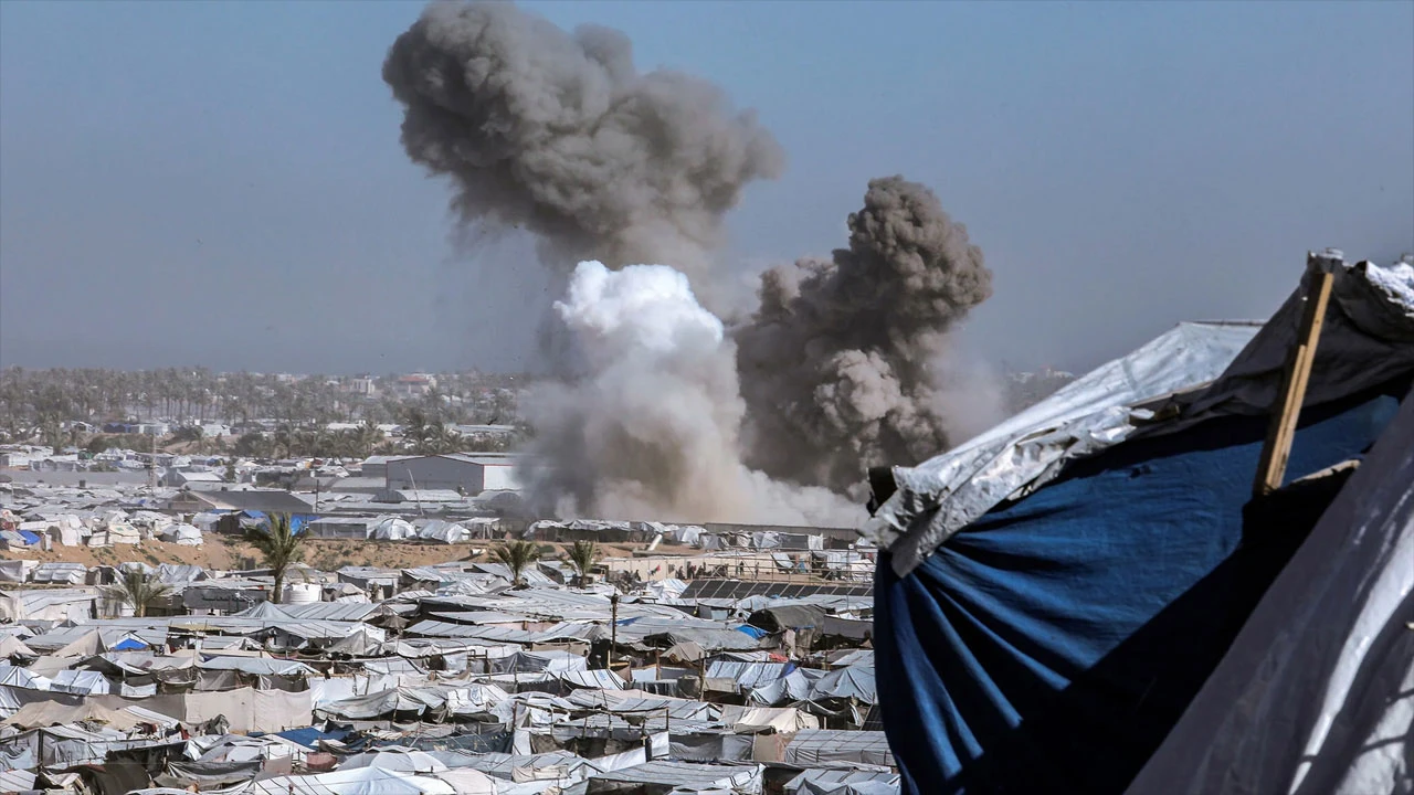 গাজায় ইসরায়েলি বিমান হামলায় নিহত অন্তত ১১