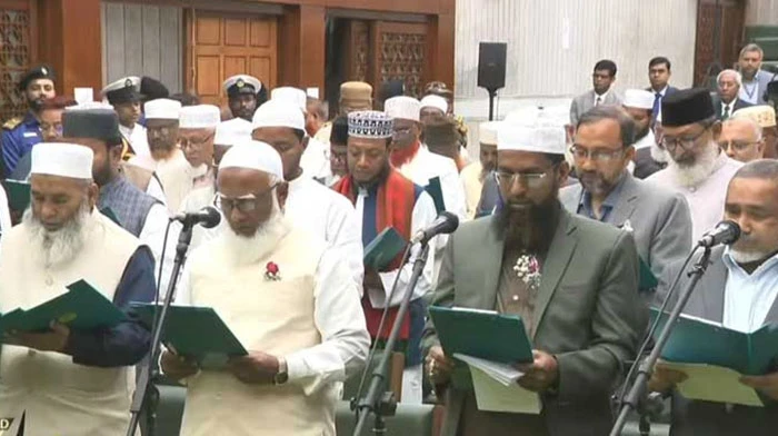 দুটি শপথ-ই নিলেন ১১ দলীয় জোটের নবনির্বাচিত সাংসদরা