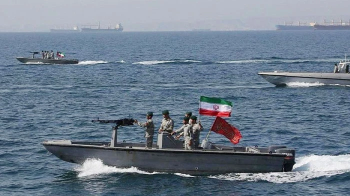হরমুজ প্রণালীতে ইরানের প্রতিরক্ষা বাহিনীর সামরিক মহড়া শুরু