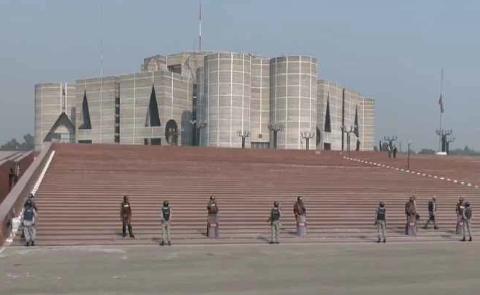 সংসদের দক্ষিণ প্লাজায় মন্ত্রিসভার শপথের প্রস্তুতি