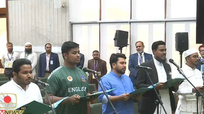 টিশার্ট পরেই শপথ নিলেন হাসনাত আবদুল্লাহ