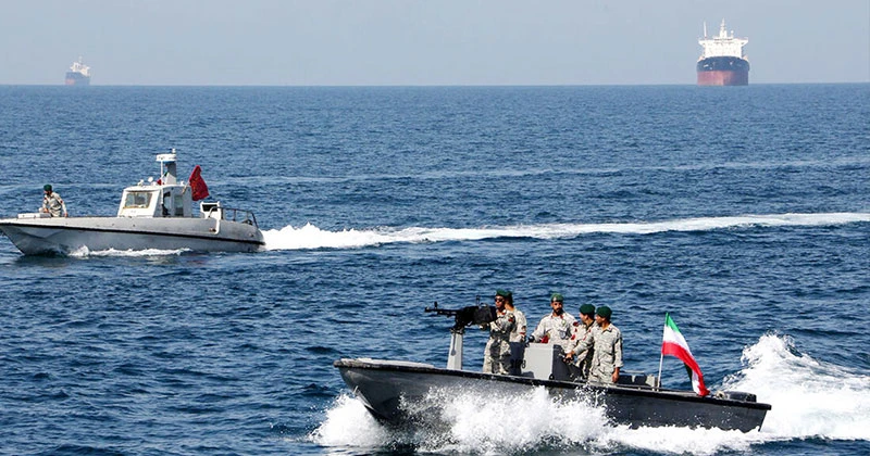 ইরান হরমুজ প্রণালী বন্ধ করে দিয়েছে