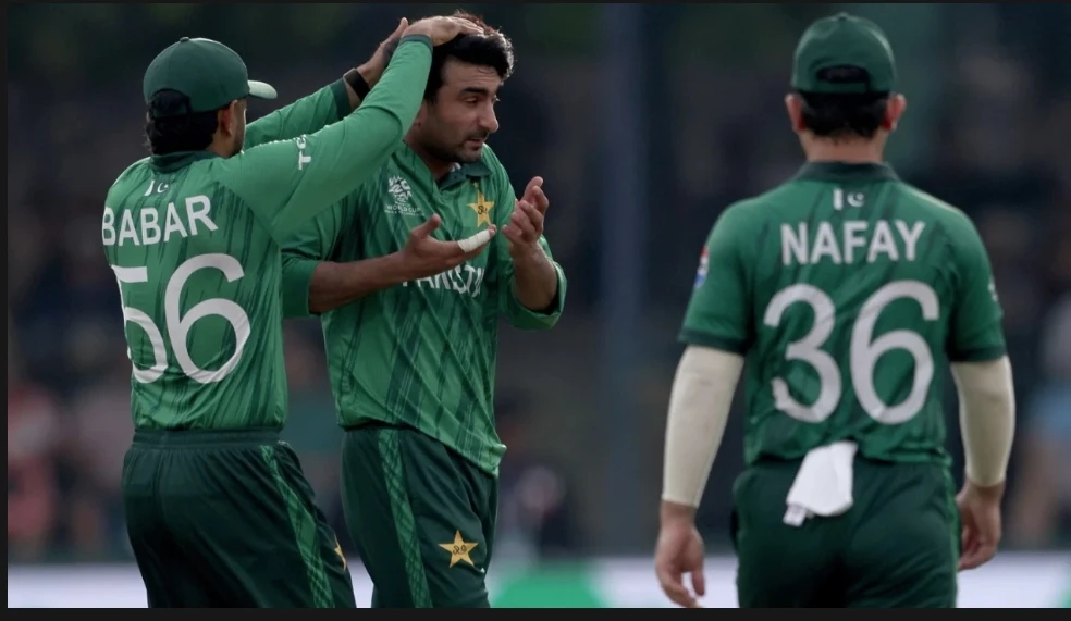 নামিবিয়াকে উড়িয়ে সুপার এইটে পাকিস্তান