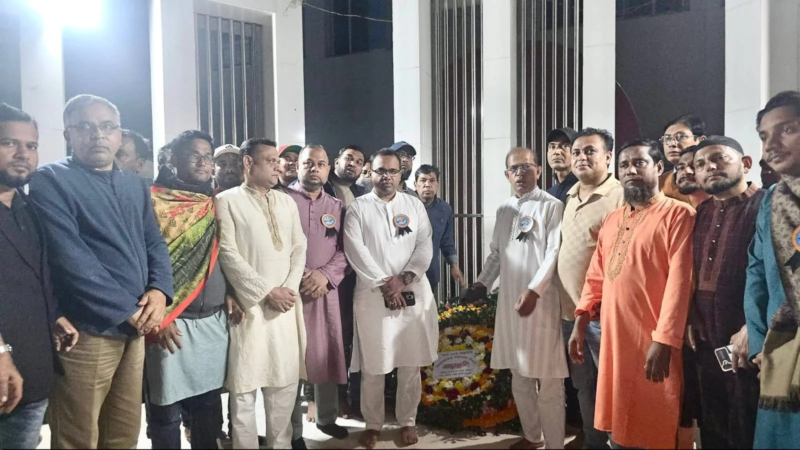 দাউদকান্দি কেন্দ্রীয় শহীদ মিনারে ড. খন্দকার মারুফ হোসেনের পুষ্পস্তবক অর্পণ