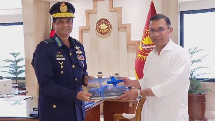 প্রধানমন্ত্রীর সঙ্গে বিমানবাহিনী প্রধানের সৌজন্য সাক্ষাৎ