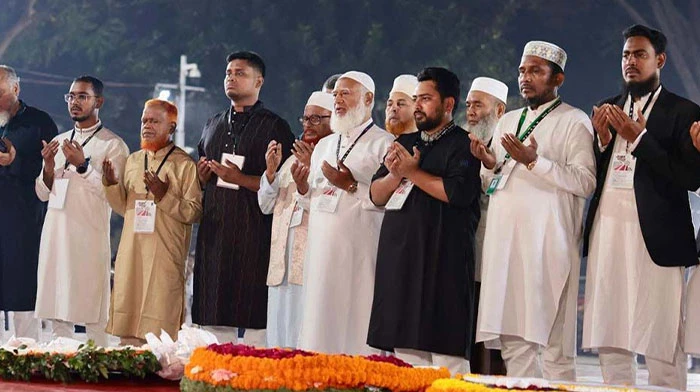 শহীদ মিনারে জামায়াত নেতৃত্বাধীন বিরোধী দলীয় জোটের শ্রদ্ধা নিবেদন