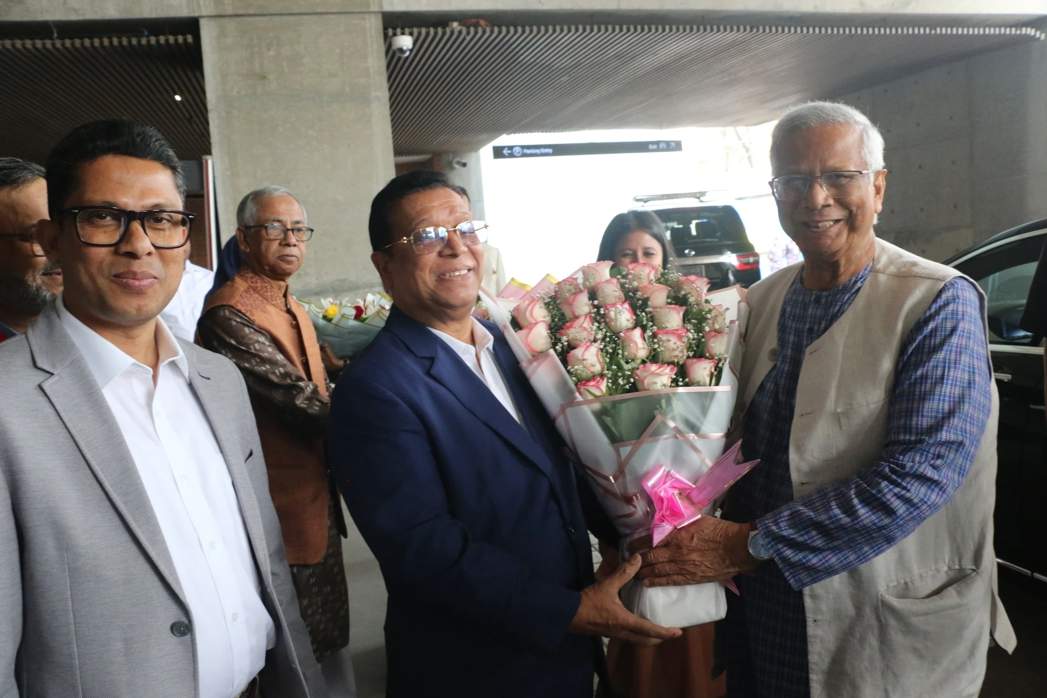 পুরনো কর্মস্থলে ফিরলেন ড. ইউনূস