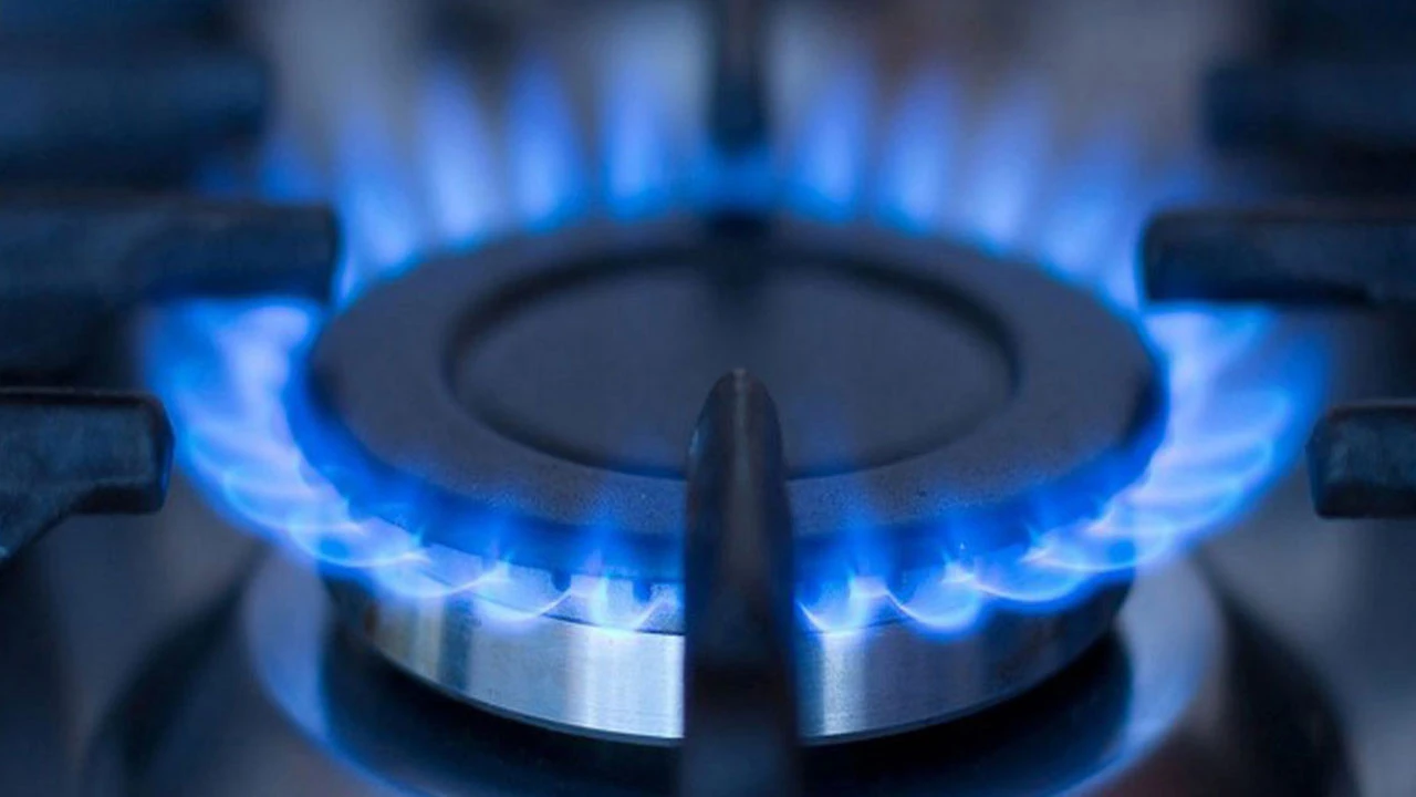 রাজধানীর যেসব এলাকায় সোমবার ৫ ঘণ্টা গ্যাসের চাপ কম থাকবে