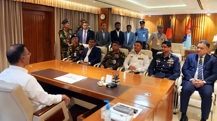 সশস্ত্র বাহিনী বিভাগে অফিস করলেন প্রধানমন্ত্রী