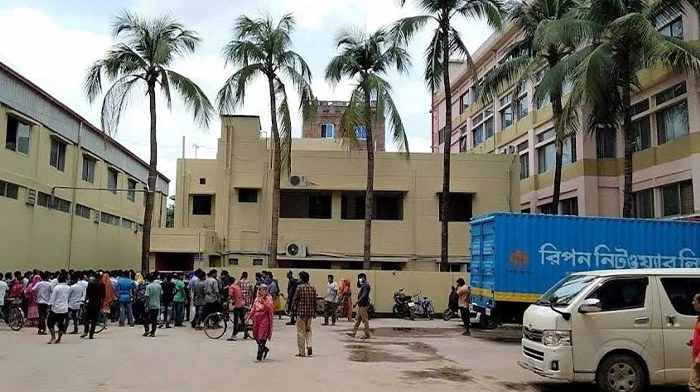 নাইটবিল ও ছুটির টাকার দাবিতে শ্রমিকদের কর্মবিরতি