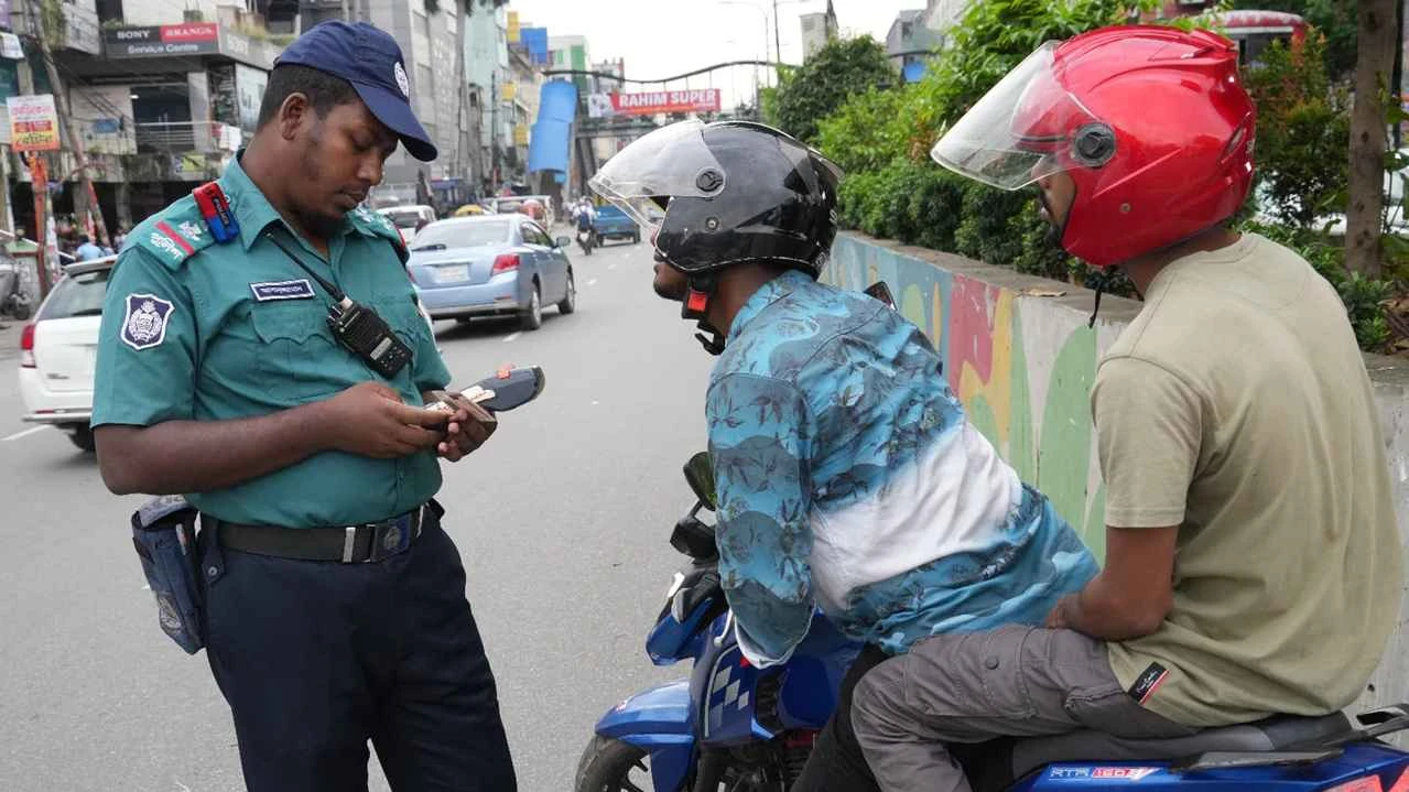 ট্রাফিক আইন লঙ্ঘনে ডিএমপির ১৪৬০ মামলা