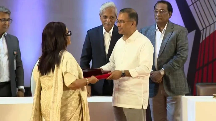 একুশে পদক তুলে দিলেন প্রধানমন্ত্রী তারেক রহমান