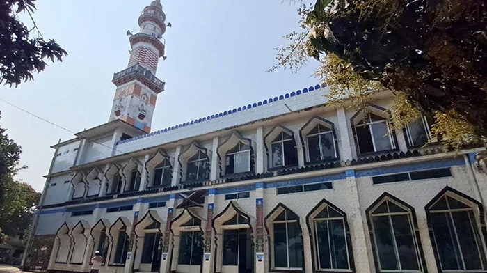 হাদিয়া ছাড়াই তারাবি পড়ান মমিনপুর মাদরাসার হাফেজরা