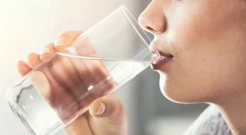 ইফতারের শুরুতে কয় গ্লাস পানি পান করা স্বাস্থ্যকর