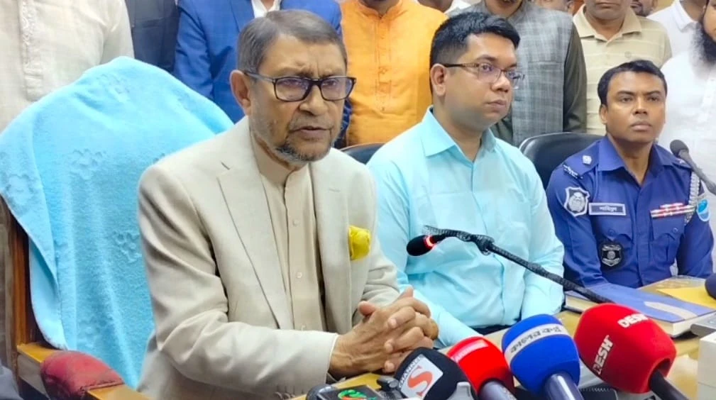 সিভিল সার্জনদের অফিসে বসে থাকা চলবে না, ভিজিটে যেতে হবে: স্বাস্থ্য মন্ত্রী