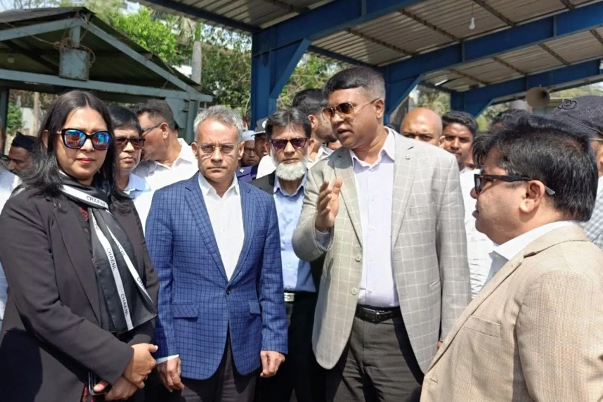 ঈদে ভাড়া বাড়ালে কঠোর ব্যবস্থা: সড়কমন্ত্রী