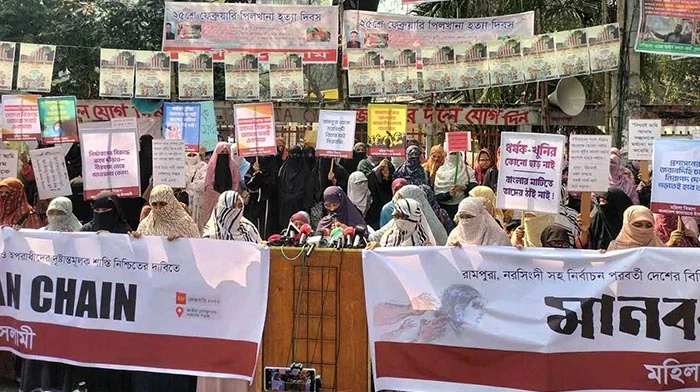 নারী-শিশু নির্যাতনের শাস্তিসহ ১০ দফা দাবিতে রাজপথে মহিলা জামায়াত